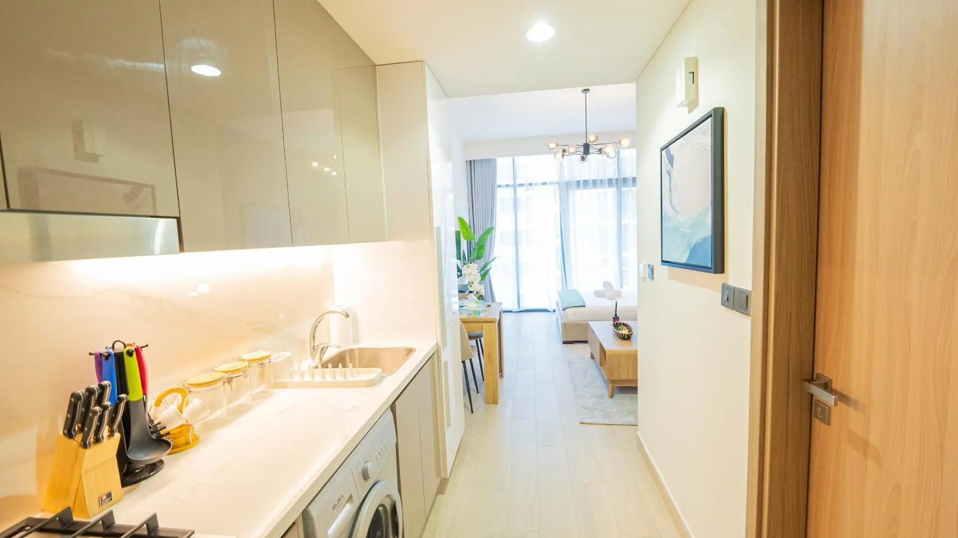 Stylish Urban Studio In Dubai 0*,
