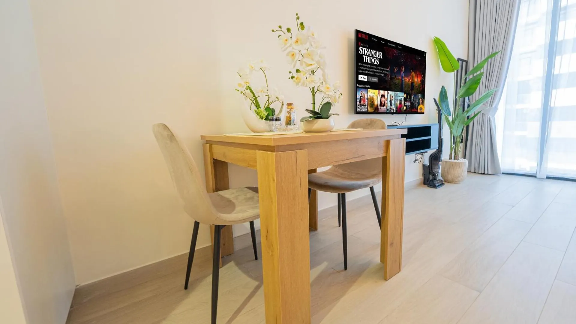 Stylish Urban Studio In Dubai Apartment
